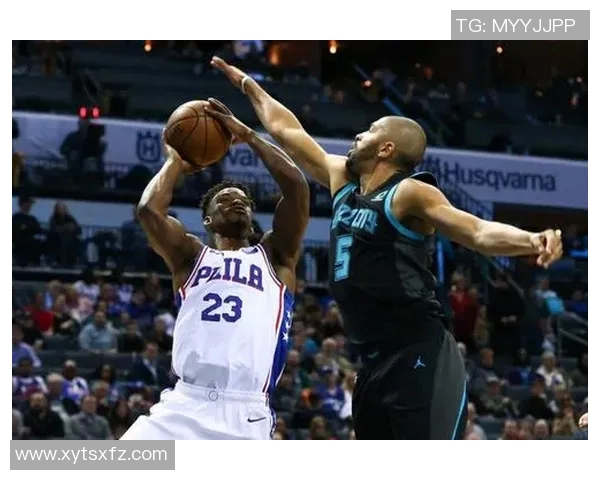 麦康奈尔直杀篮下 突破挑篮压哨命中 麦康奈尔直杀篮下 突破挑篮压哨命中