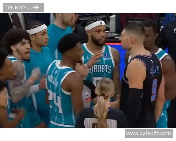 又来?三球垃圾时间扣篮引发武切维奇不满,双方爆发口角 又来?三球垃圾时间扣篮引发武切维奇不满,双方爆发口角